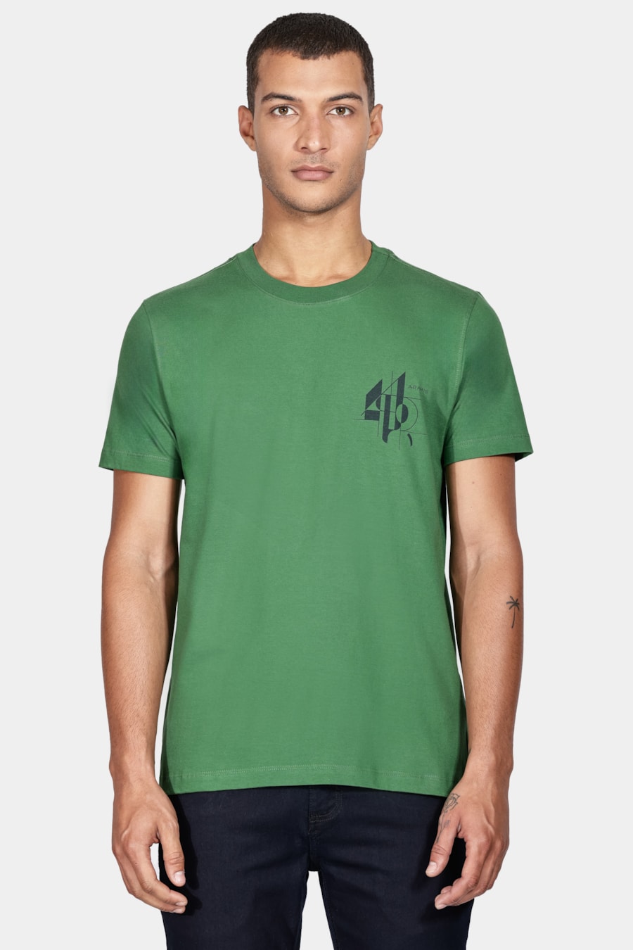 Camiseta Manga Curta Linhas Geométricas Verde Bandeira — foto 1 de 5
