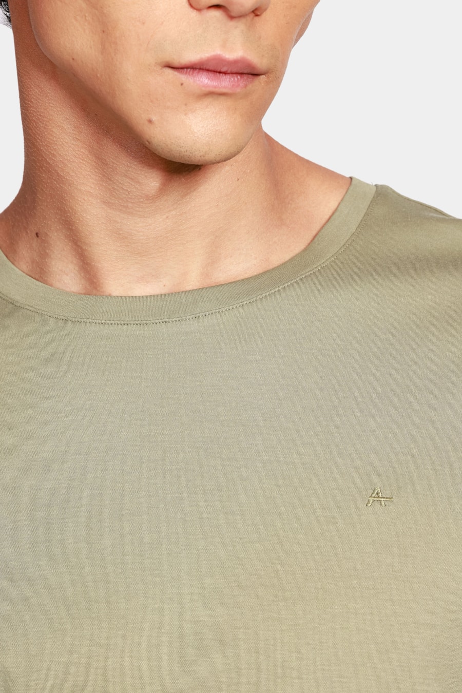 Camiseta Manga Curta Liquid Cotton Verde Militar — foto 3 de 4