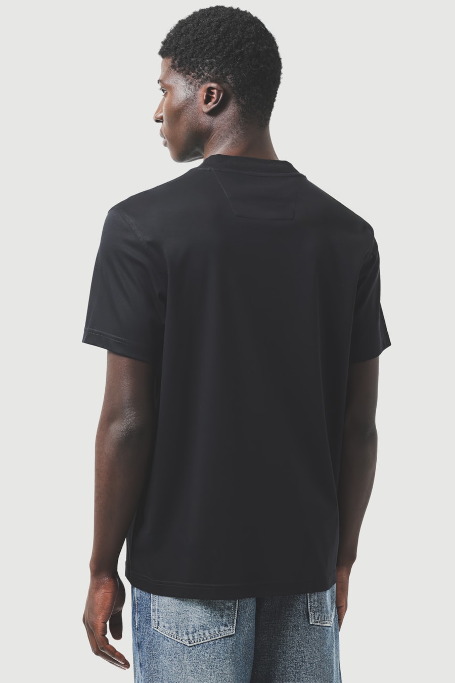 Camiseta Manga Curta Liquid Gola Anatômica Preto — foto 3 de 5