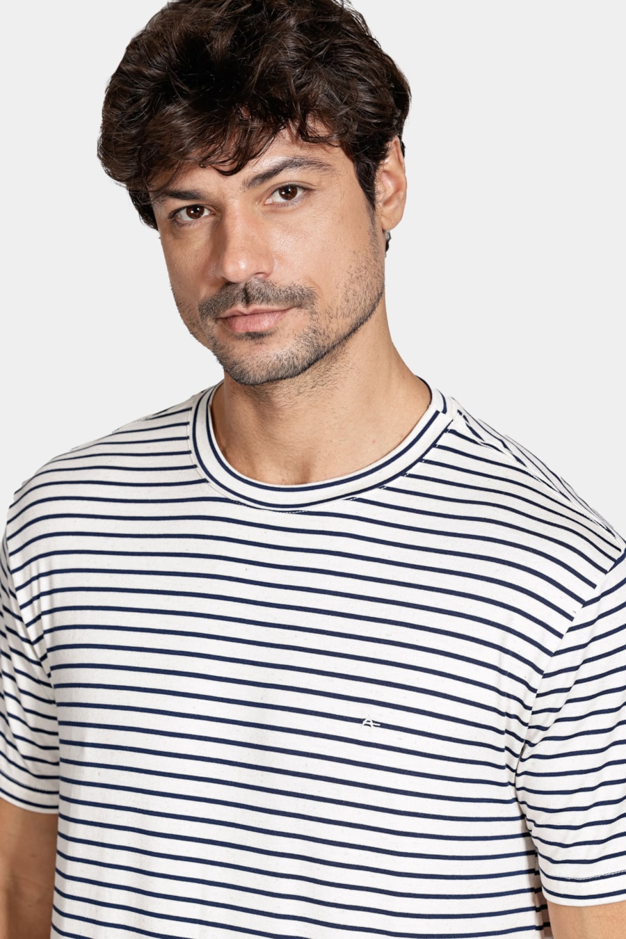 Camiseta Manga Curta Listrada Com Linho Natural C/ Navy — foto 3 de 5