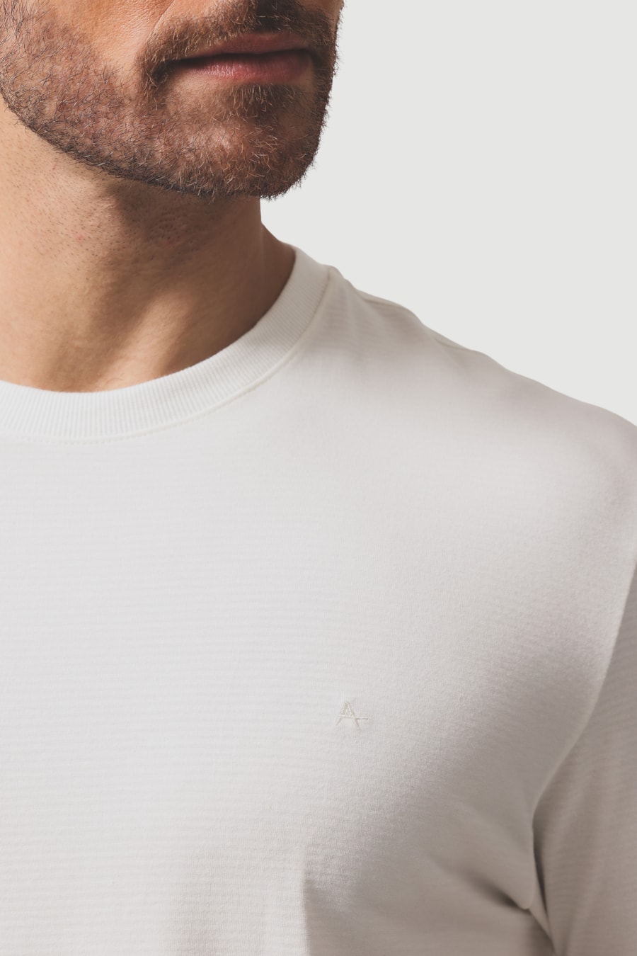 Camiseta Manga Curta Listrada em Modal Off White — foto 3 de 5