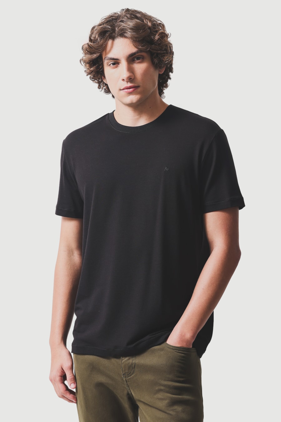 Camiseta Manga Curta Listrada em Modal Preto — foto 1 de 5