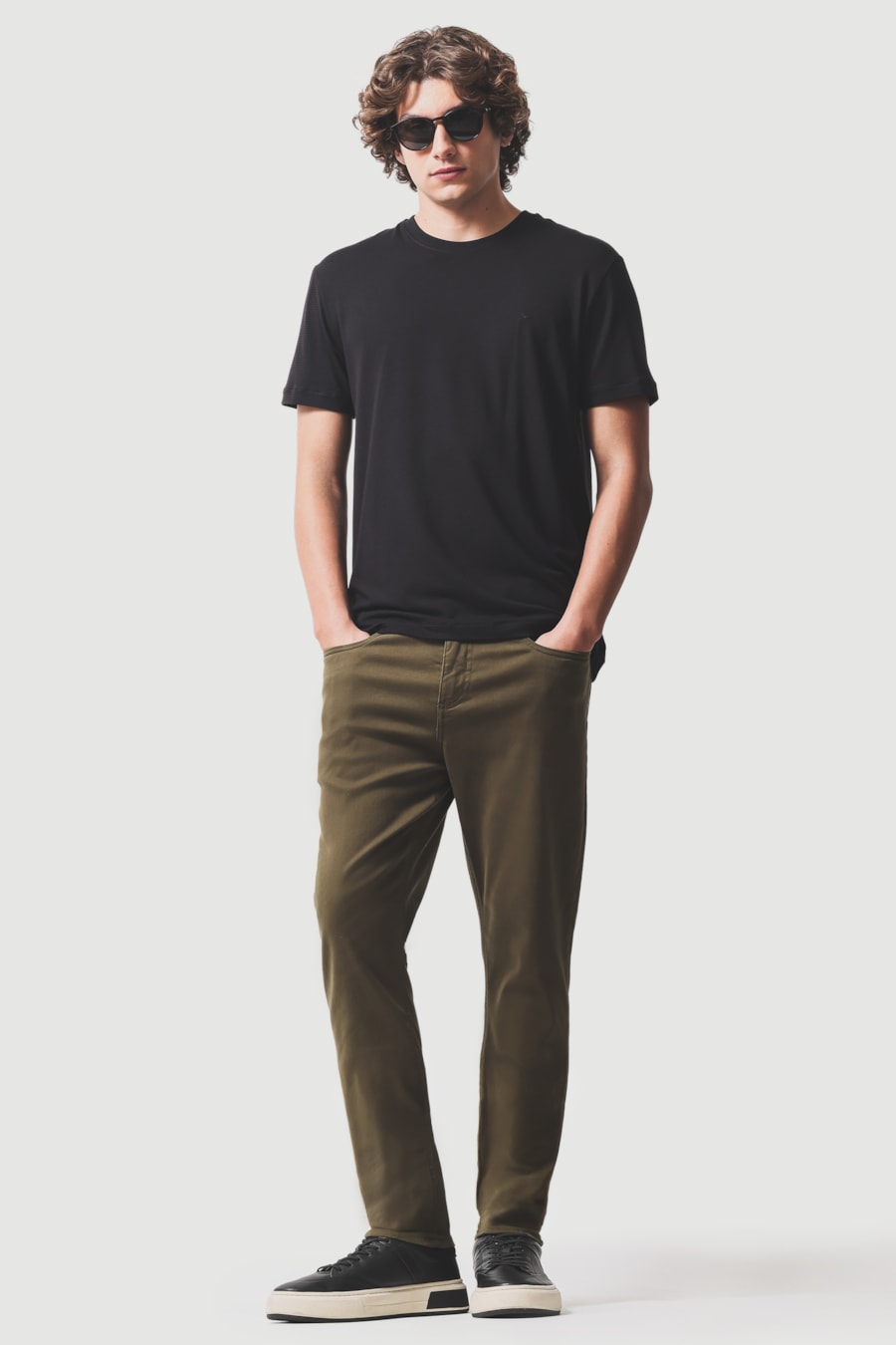 Camiseta Manga Curta Listrada em Modal Preto — foto 2 de 5