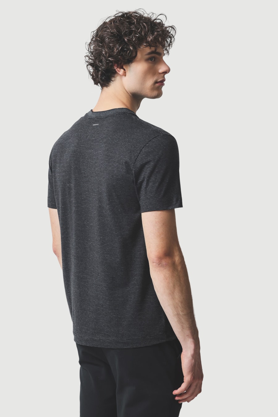 Camiseta Manga Curta Listras Fio Tinto Mescla Preto — foto 4 de 5