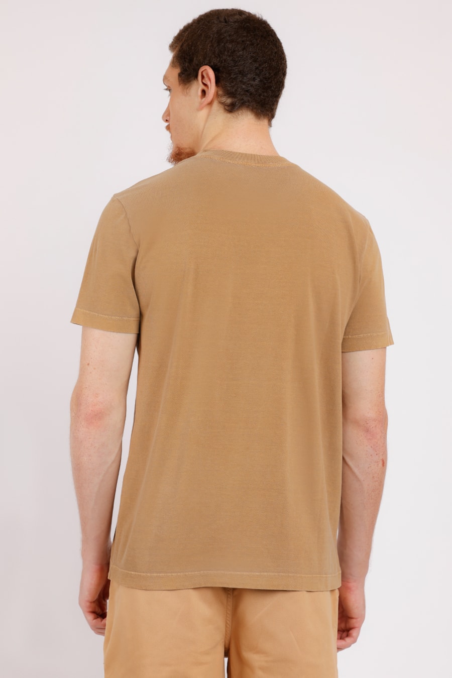 Camiseta Manga Curta Malha Estonada Lisa Cáqui Safari — foto 2 de 2