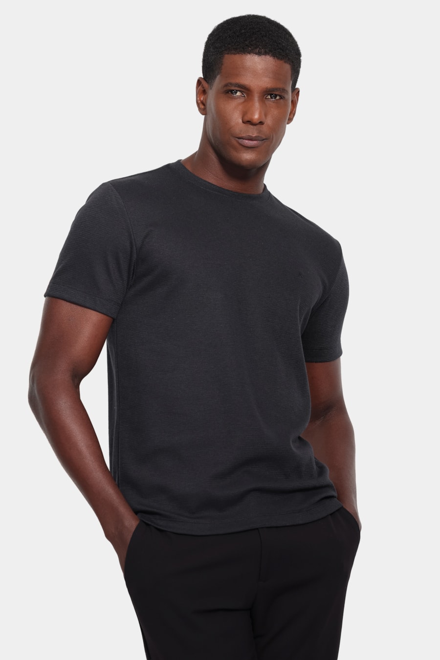 Camiseta Manga Curta Malha Roma Preto — foto 1 de 5
