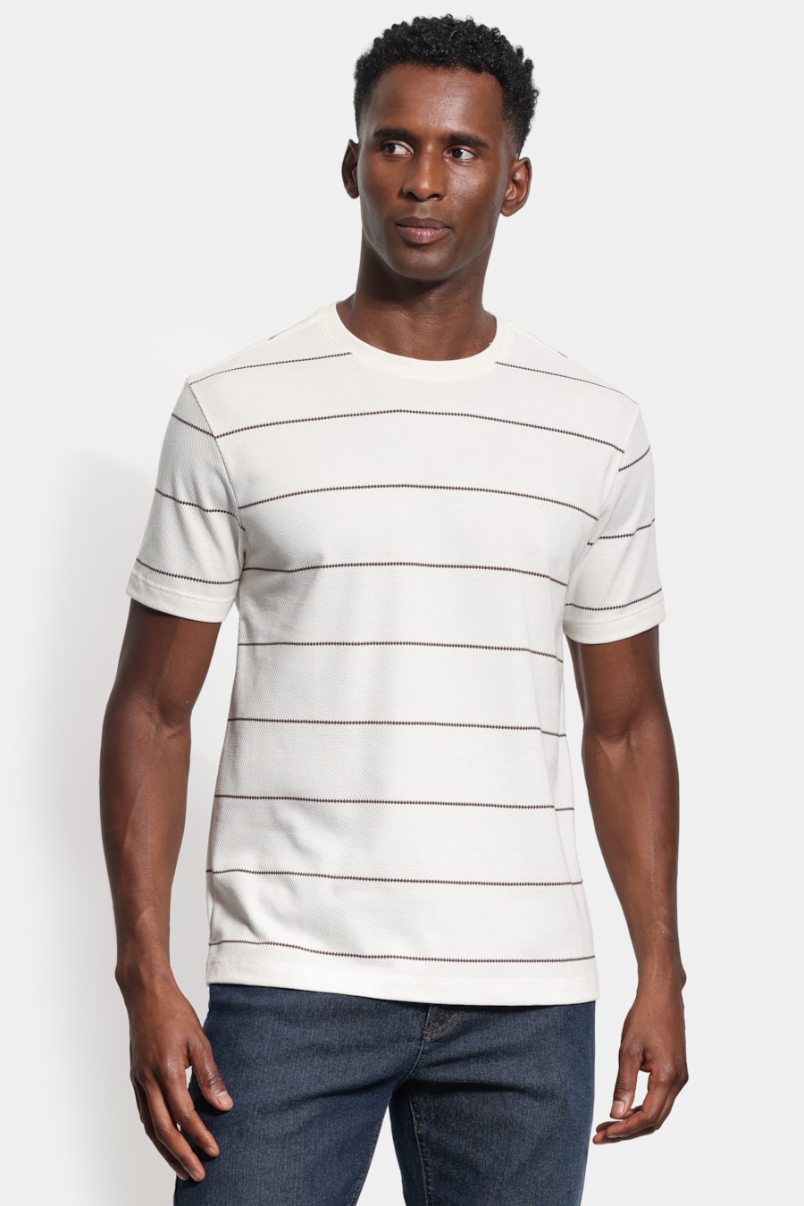Camiseta Manga Curta Malha Rusc Chocolate C/ Off White — foto 1 de 5