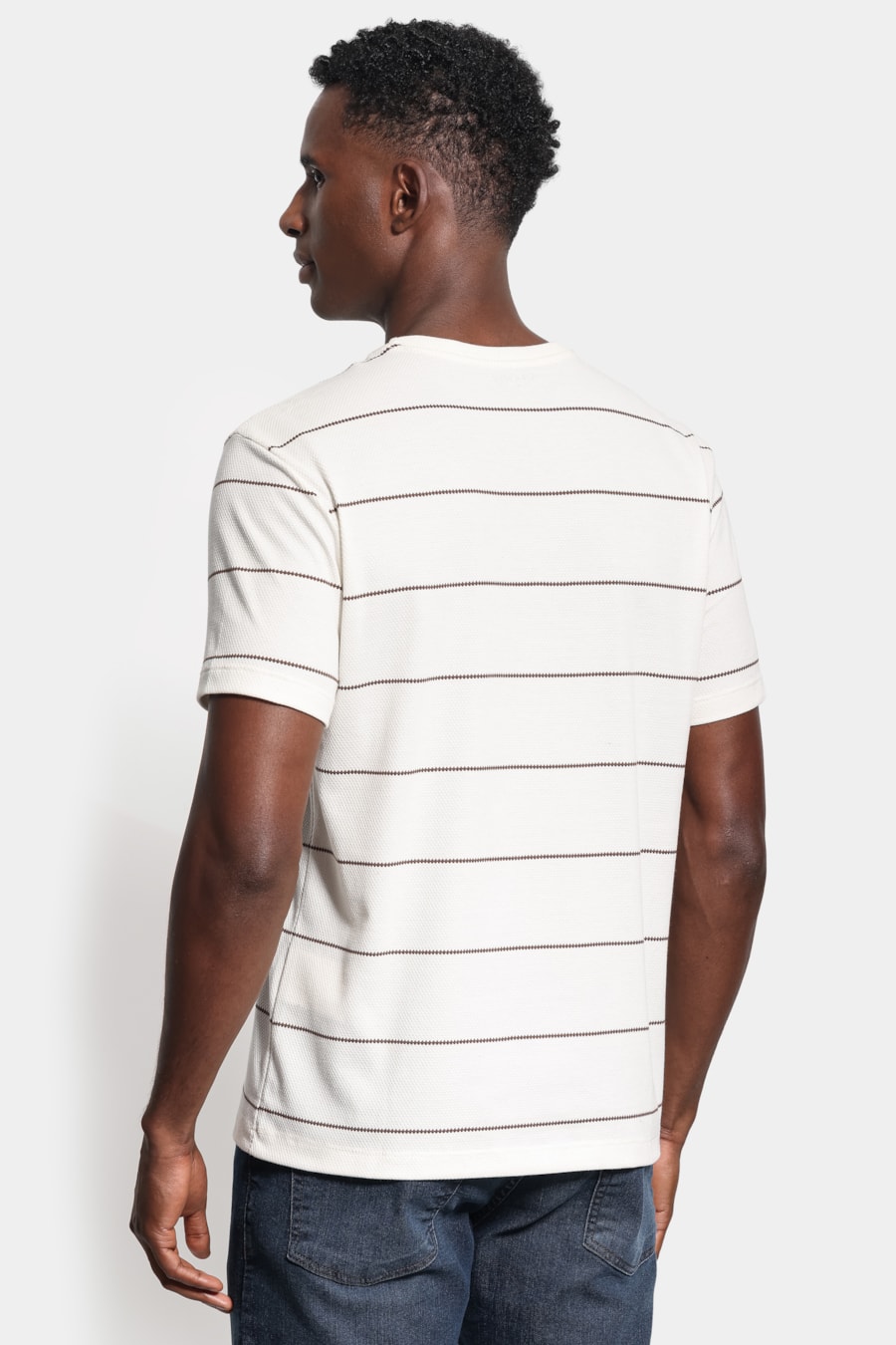 Camiseta Manga Curta Malha Rusc Chocolate C/ Off White — foto 4 de 5