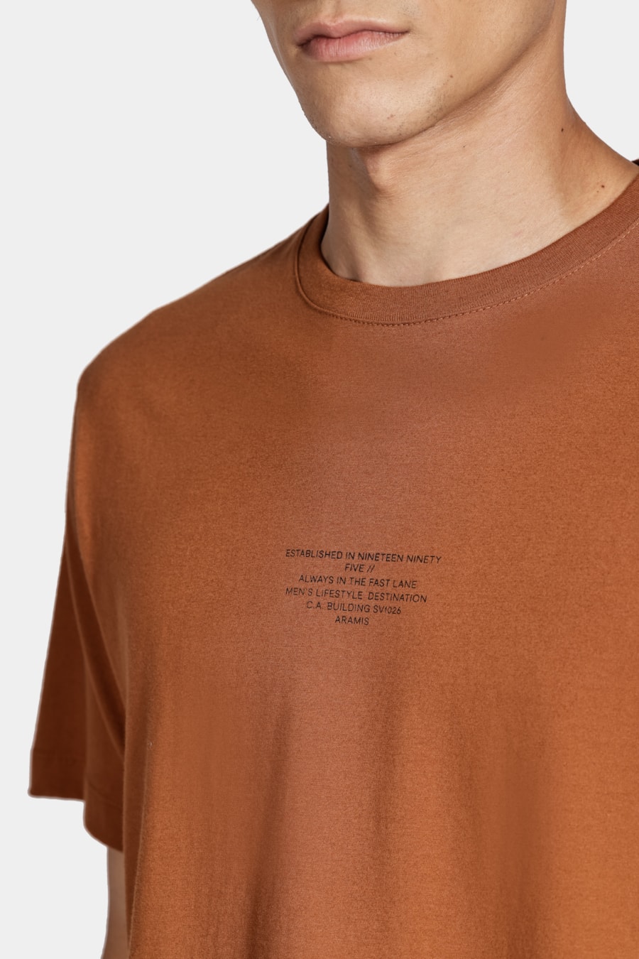 Camiseta Manga Curta Minimal Caramelo — foto 3 de 5