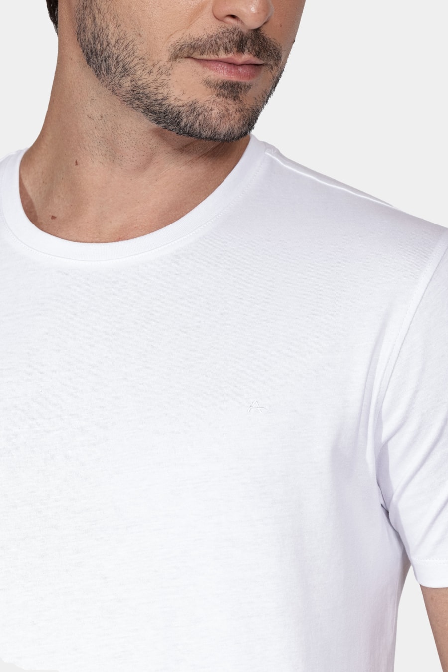 Camiseta Manga Curta New Essencial Branco — foto 3 de 5