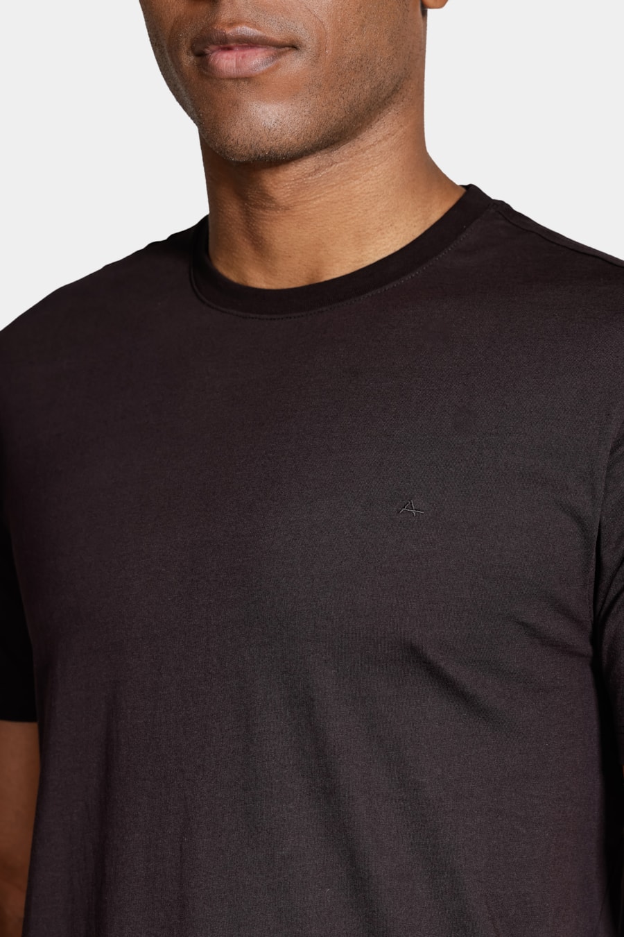 Camiseta Manga Curta New Essencial Preto — foto 3 de 4