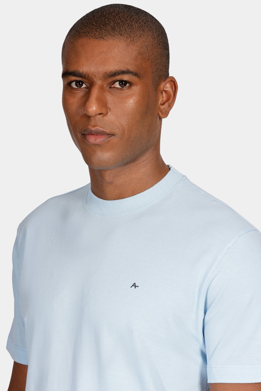 Camiseta Manga Curta Piquet Clássica Azul Celeste — foto 3 de 4