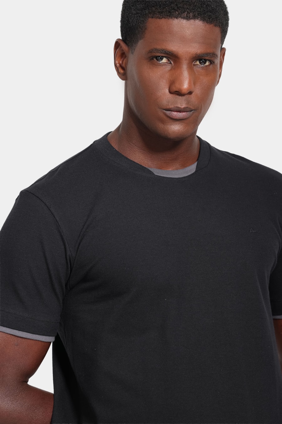 Camiseta Manga Curta Piquet Gola Dupla Preto — foto 3 de 5