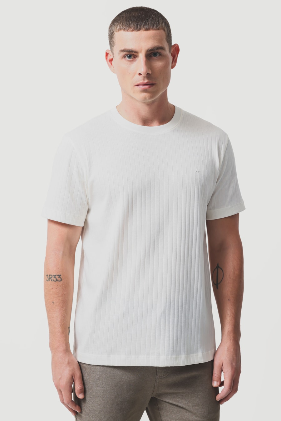 Camiseta Manga Curta Rib em Algodão Off White — foto 1 de 6