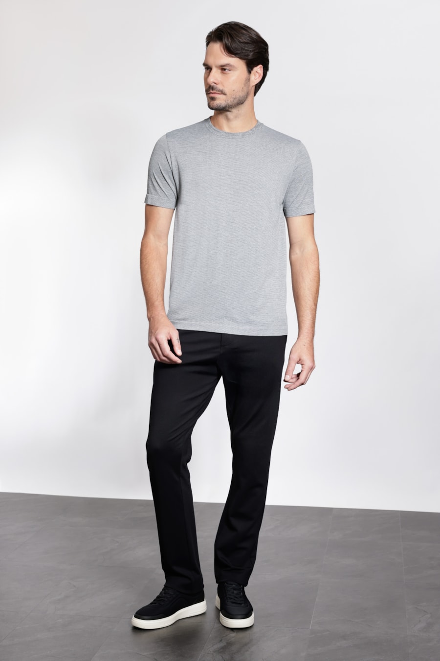 Camiseta Manga Curta Seamless Cinza Rato — foto 2 de 5