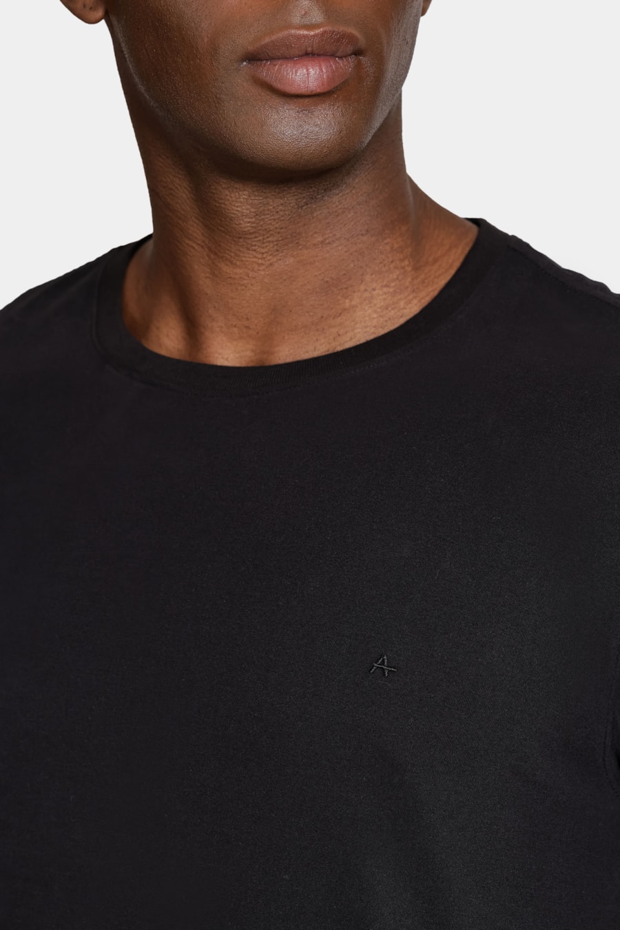 Camiseta Manga Curta Soft Comfort Preto — foto 3 de 5
