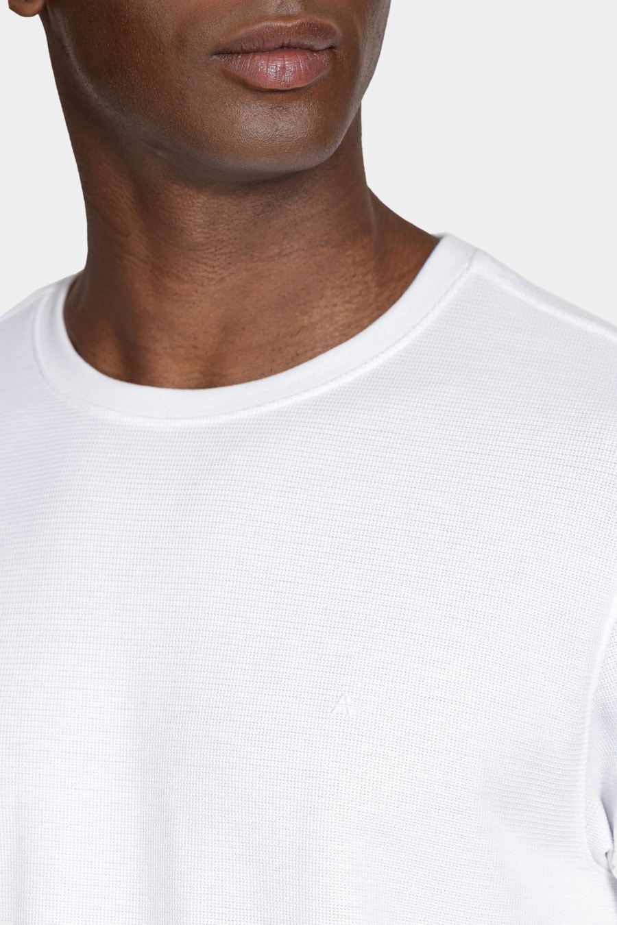 Camiseta Manga Curta Texture Interlock Branca — foto 3 de 5