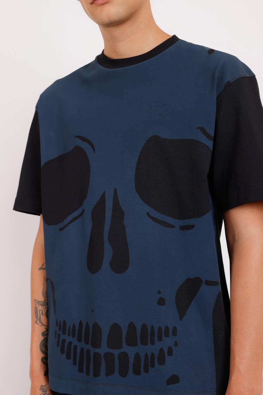 Camiseta Over Caveira Estourada Preto — foto 1 de 2
