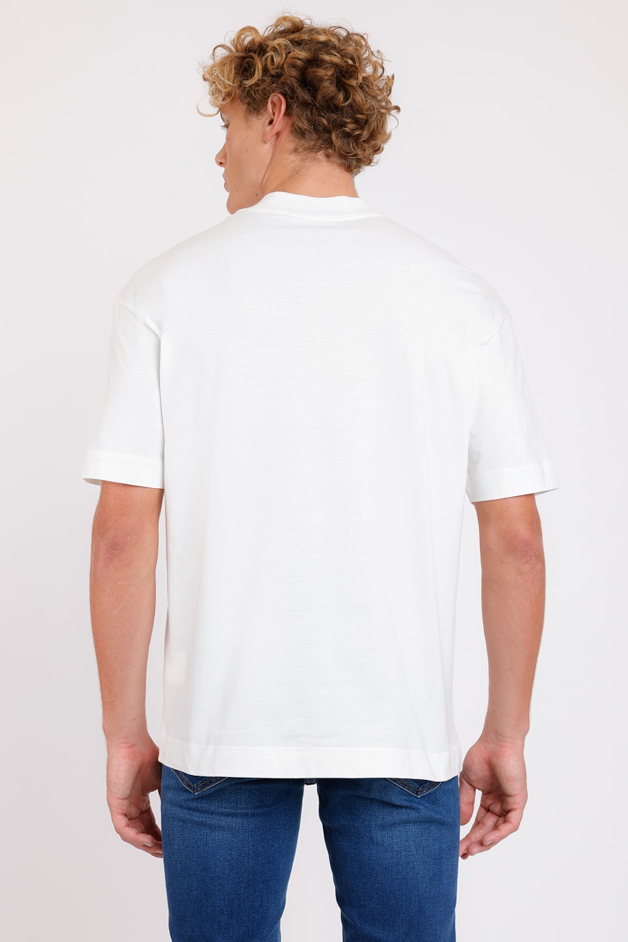 Camiseta Oversized Aramis College Off White — foto 4 de 4