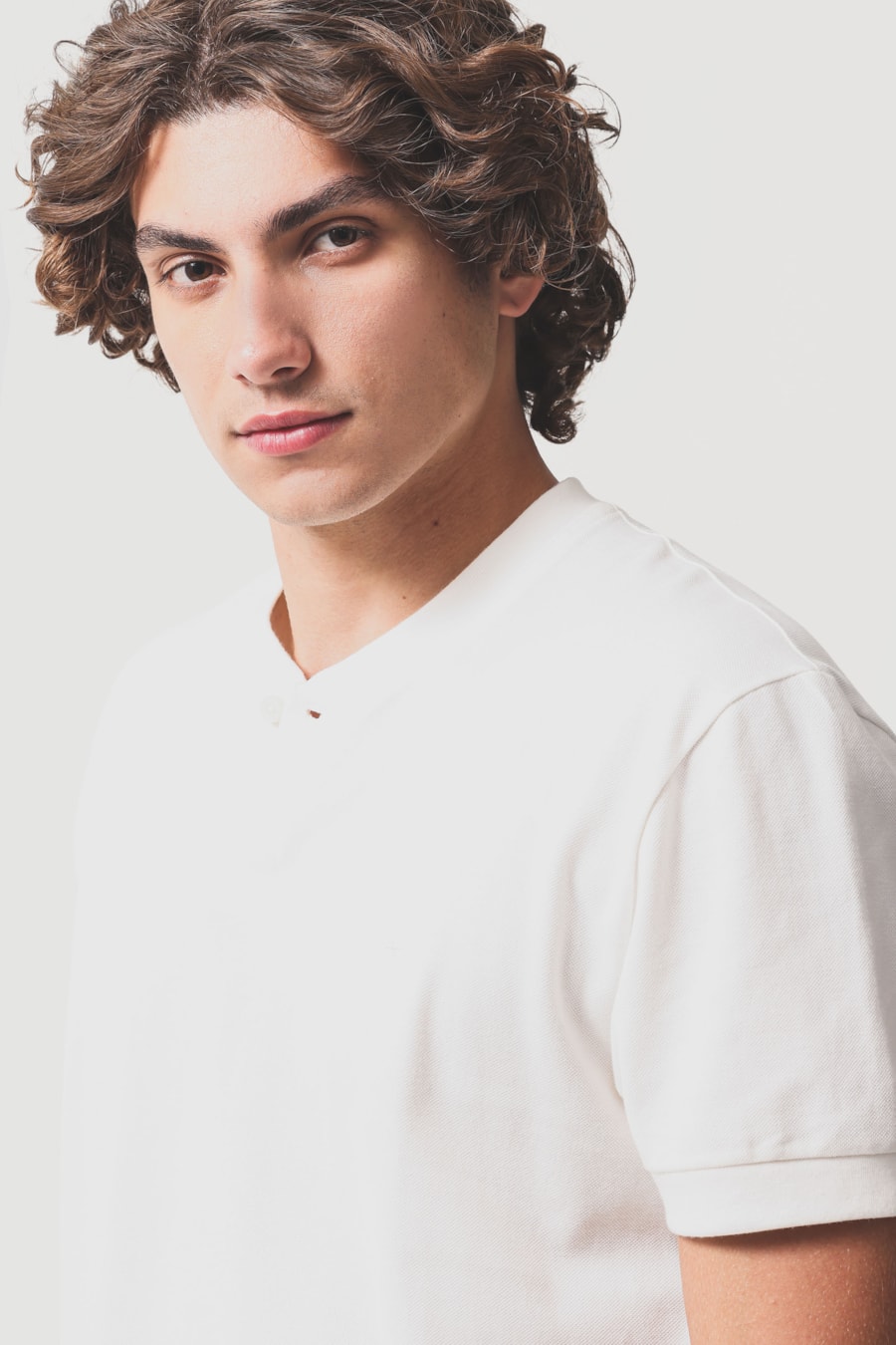 Camiseta Piquet Gola Portuguesa Off White — foto 3 de 5