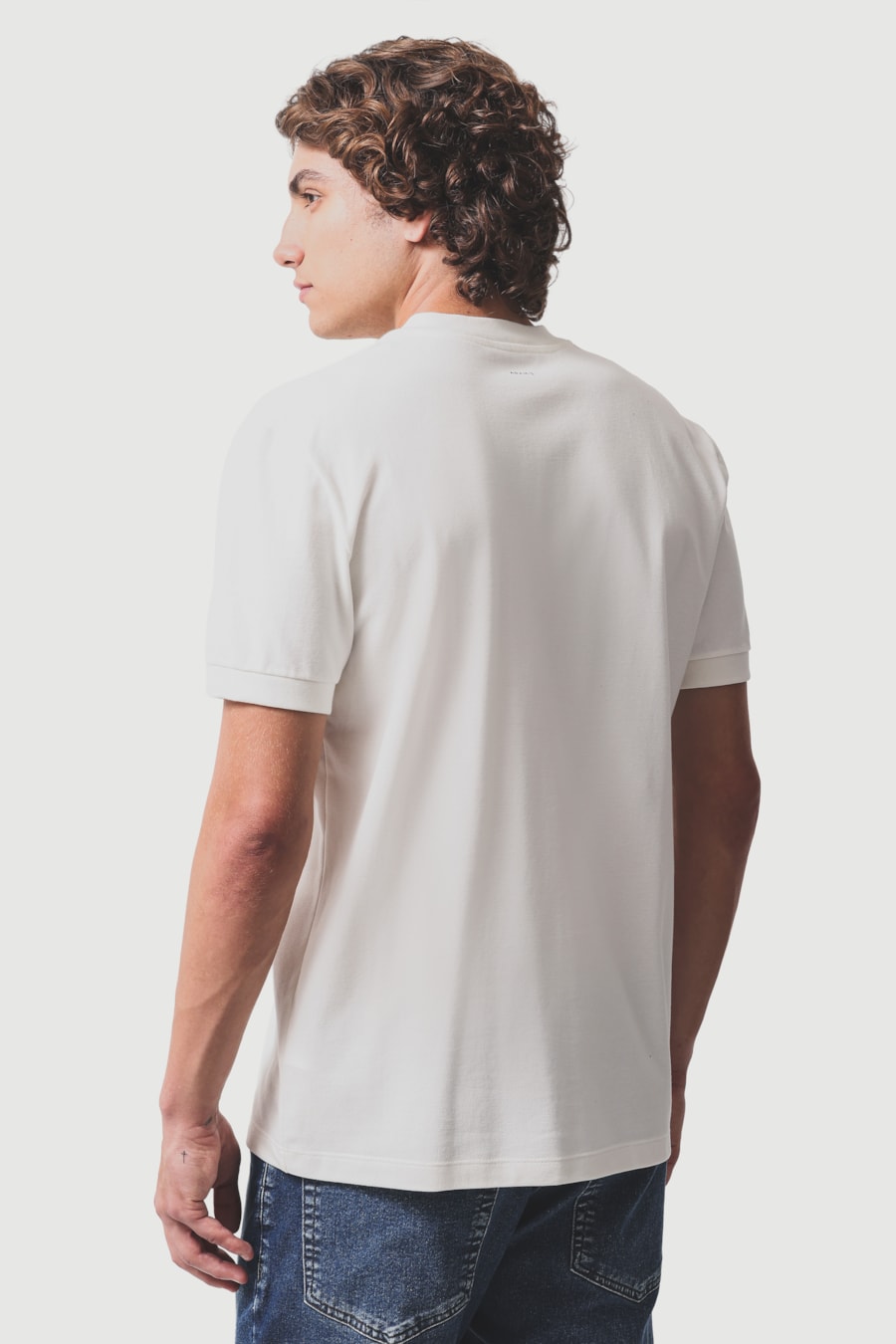 Camiseta Piquet Gola Portuguesa Off White — foto 4 de 5