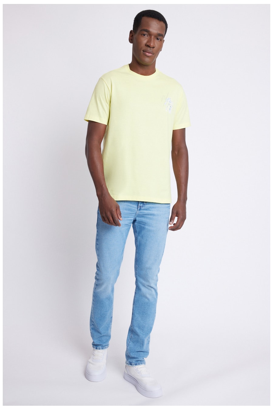 Camiseta Regular Com Estampa Monstera Citrus — foto 2 de 4