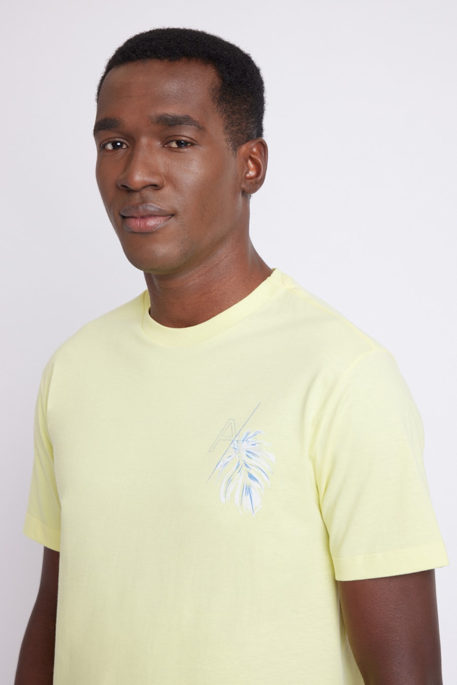 Camiseta Regular Com Estampa Monstera Citrus — foto 3 de 4
