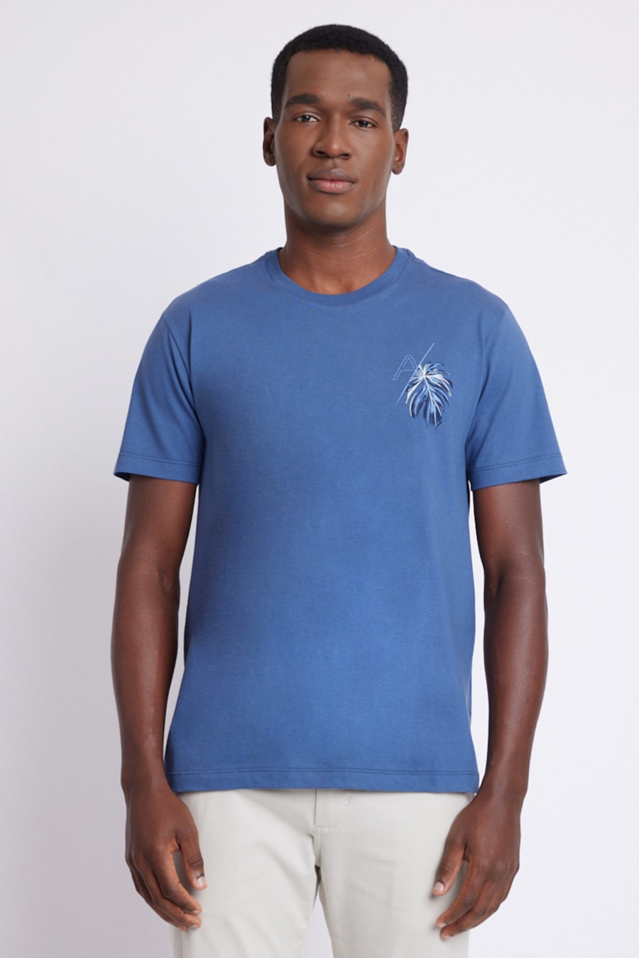 Camiseta Regular Com Estampa Monstera Indigo — foto 1 de 4