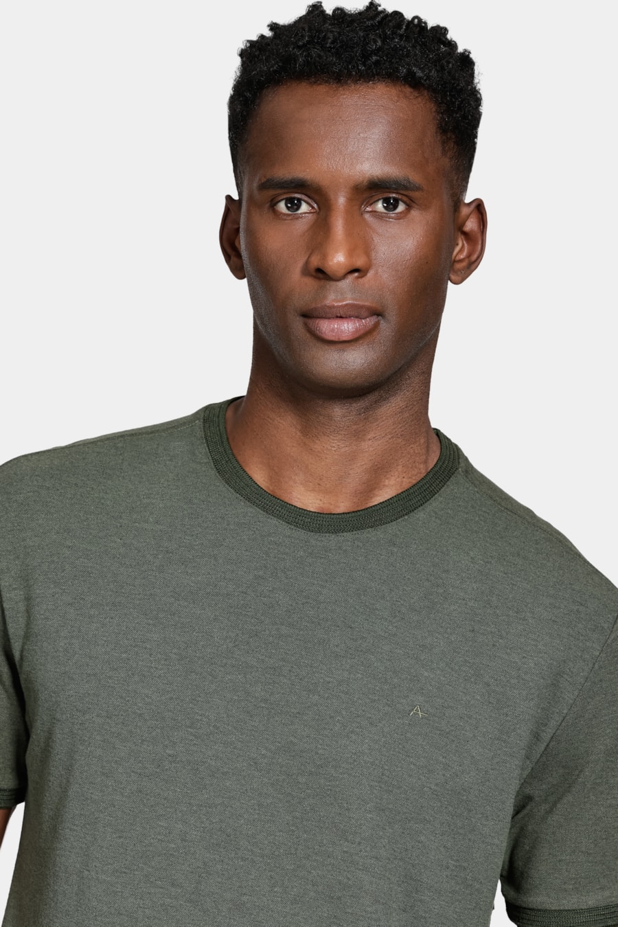 Camiseta Regular Manga Curta Verde Militar — foto 3 de 5