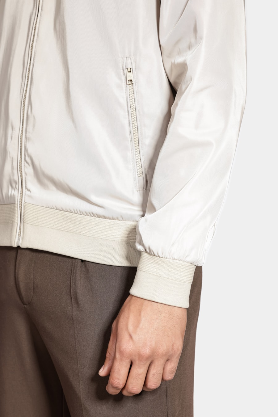 Jaqueta Bomber Nylon Liquid Repeller Cáqui — foto 4 de 6