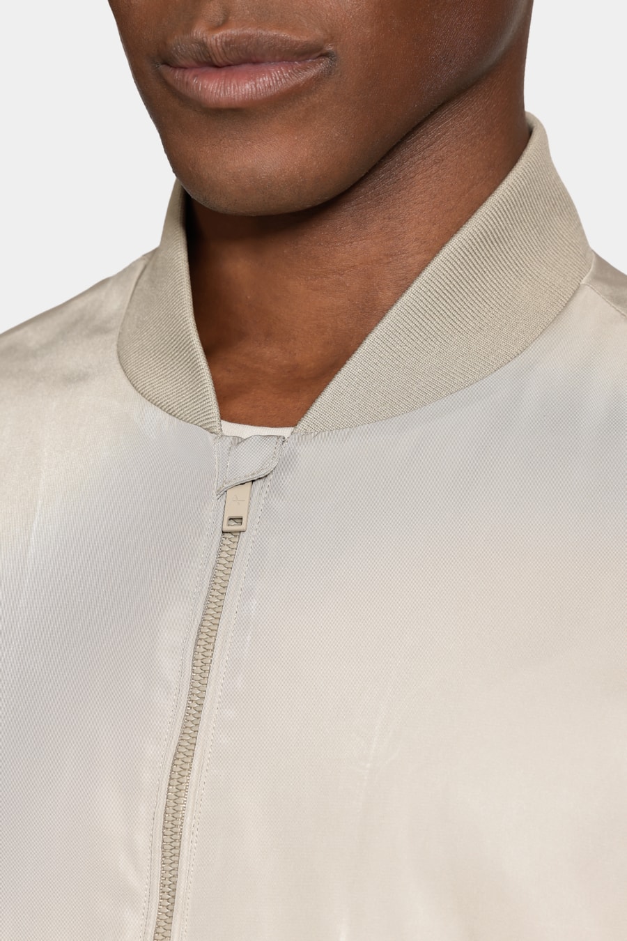 Jaqueta Bomber Nylon Liquid Repeller Fendi 117 — foto 3 de 7