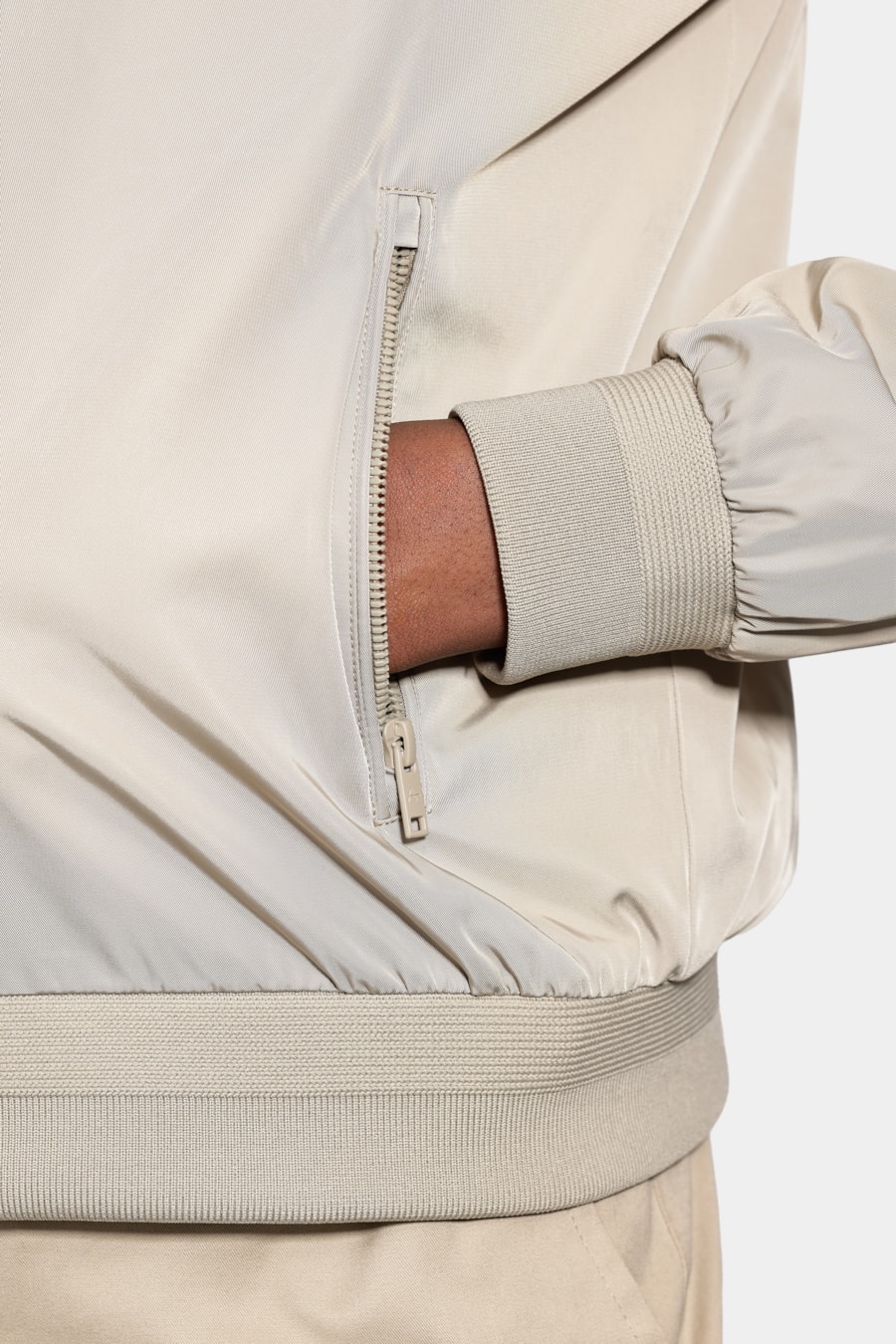Jaqueta Bomber Nylon Liquid Repeller Fendi 117 — foto 4 de 7