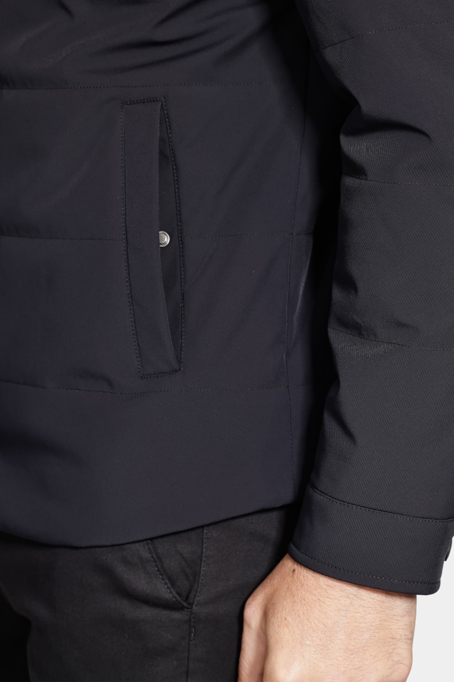 Jaqueta Overshirt Matelassê Liquid Repeller Preto — foto 5 de 8