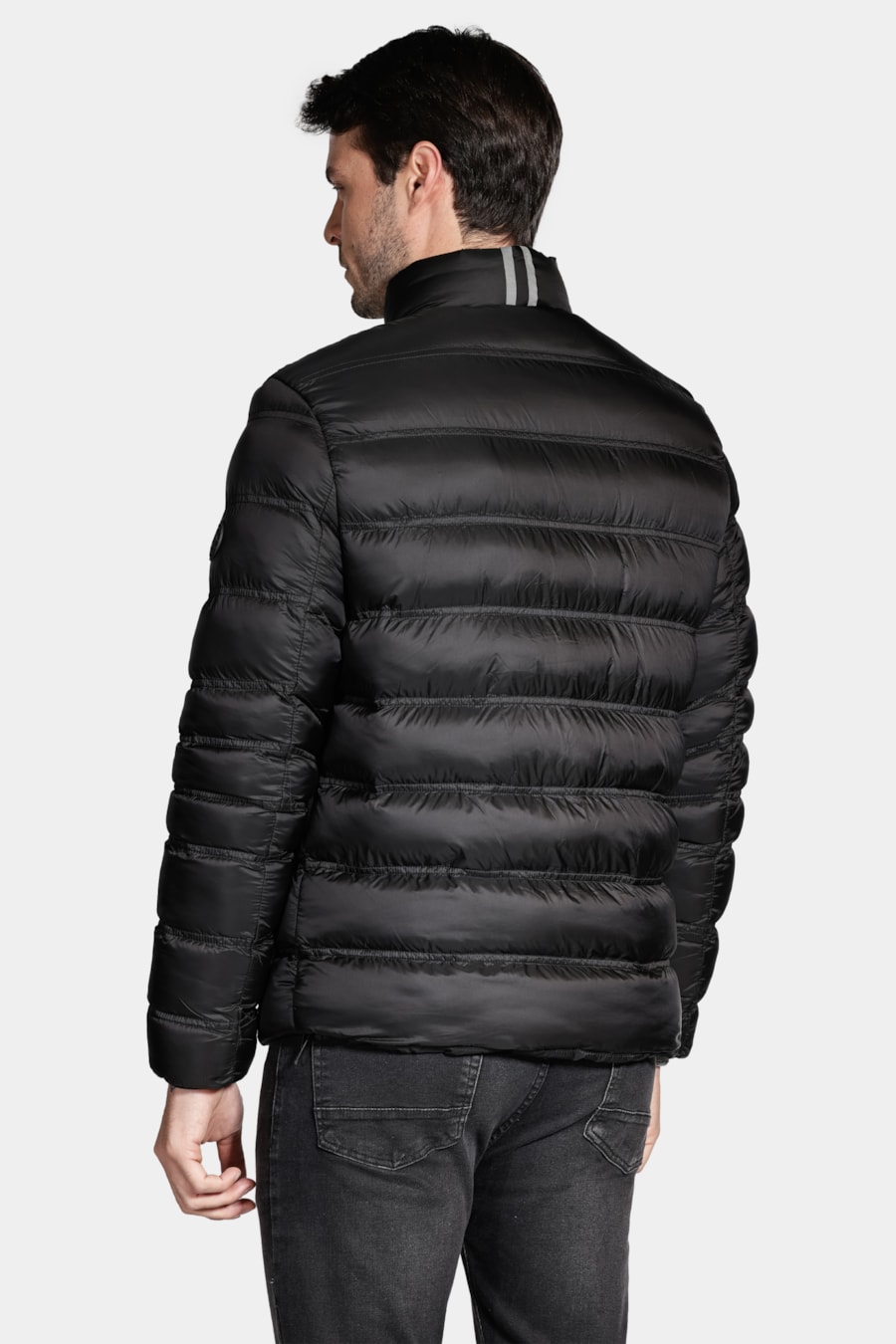Jaqueta Puffer Rip Stop Liquid Repeller Preto — foto 9 de 10