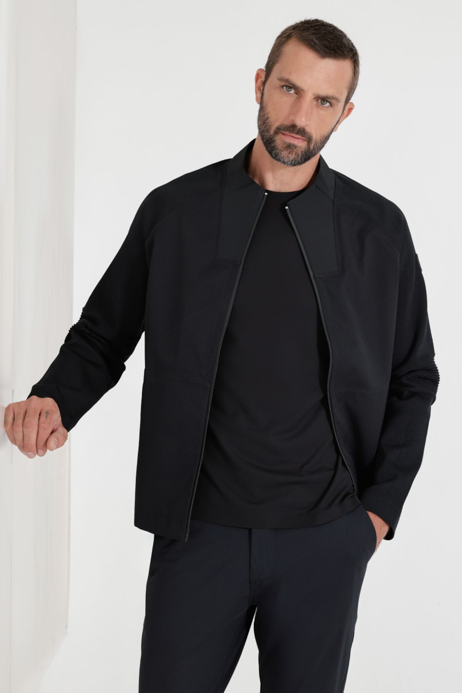 Jaqueta Tech Jacquard Missão Impossível Preto — foto 1 de 6