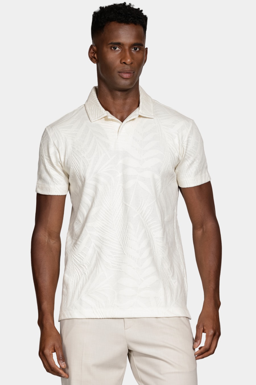Polo Manga Curta Jacquard Folhagens Off White — foto 1 de 5