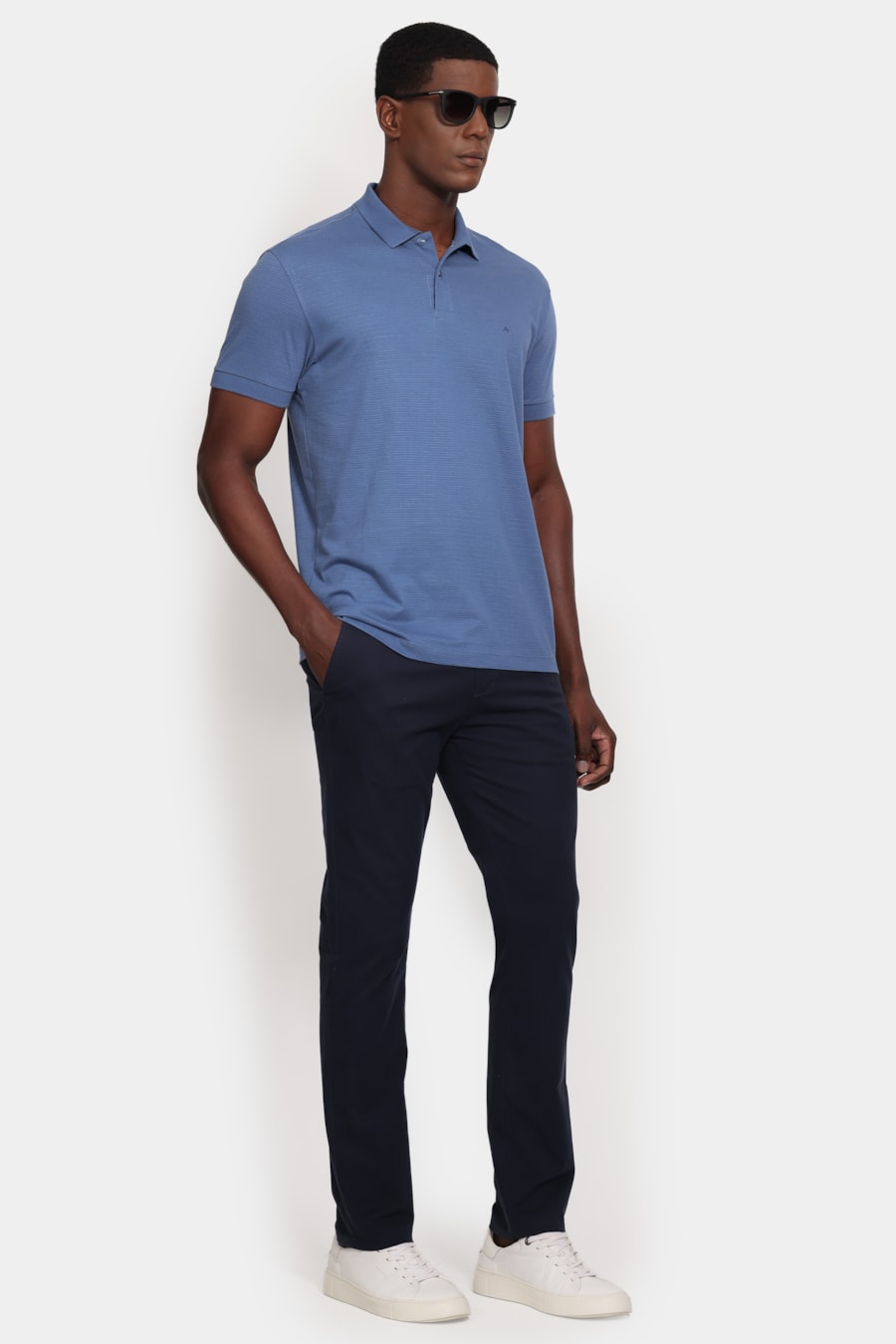 Polo Manga Curta Malha Pontilhada Azul Jeans — foto 2 de 5