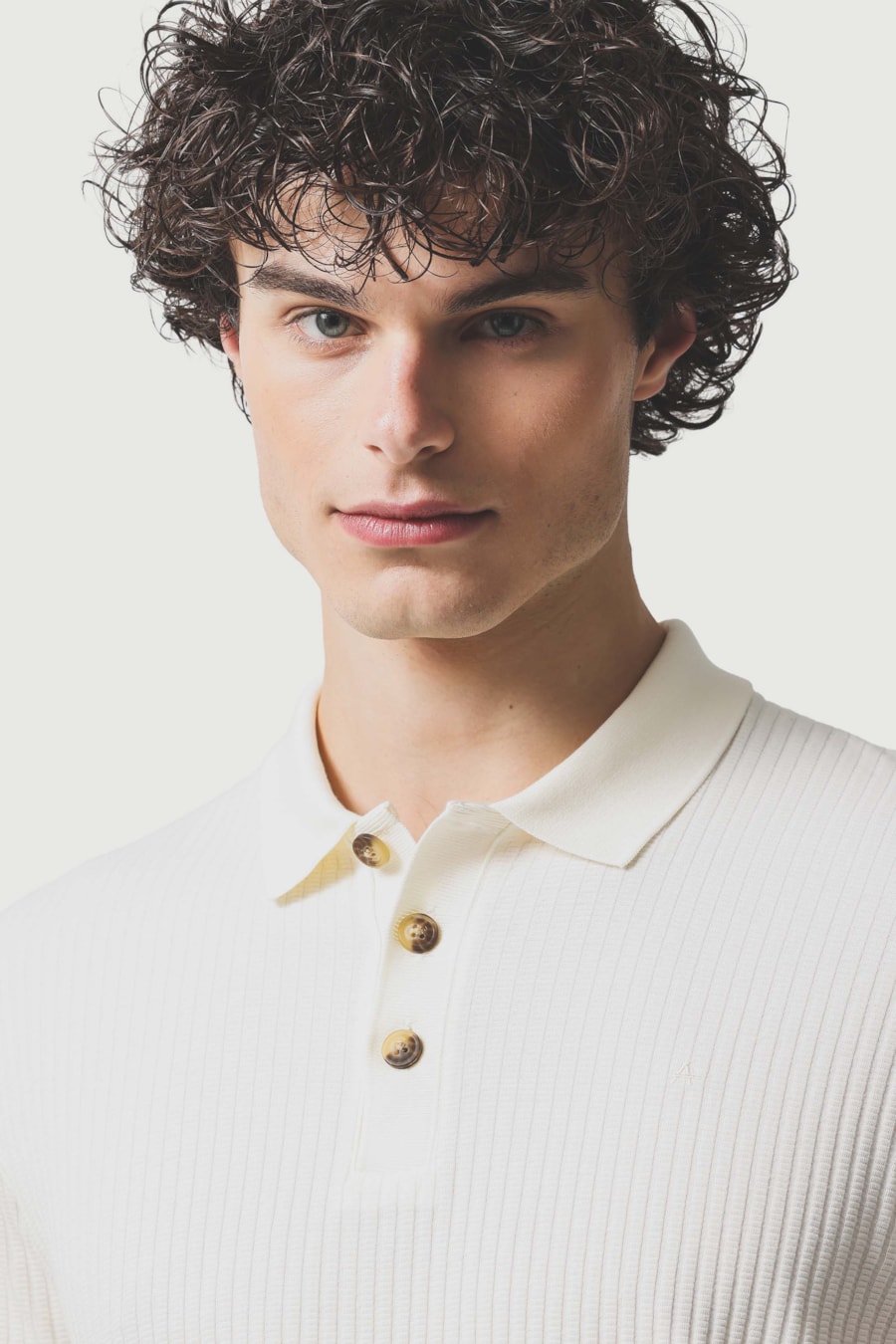 Polo Manga Curta Malha Texturizada Off White — foto 3 de 6