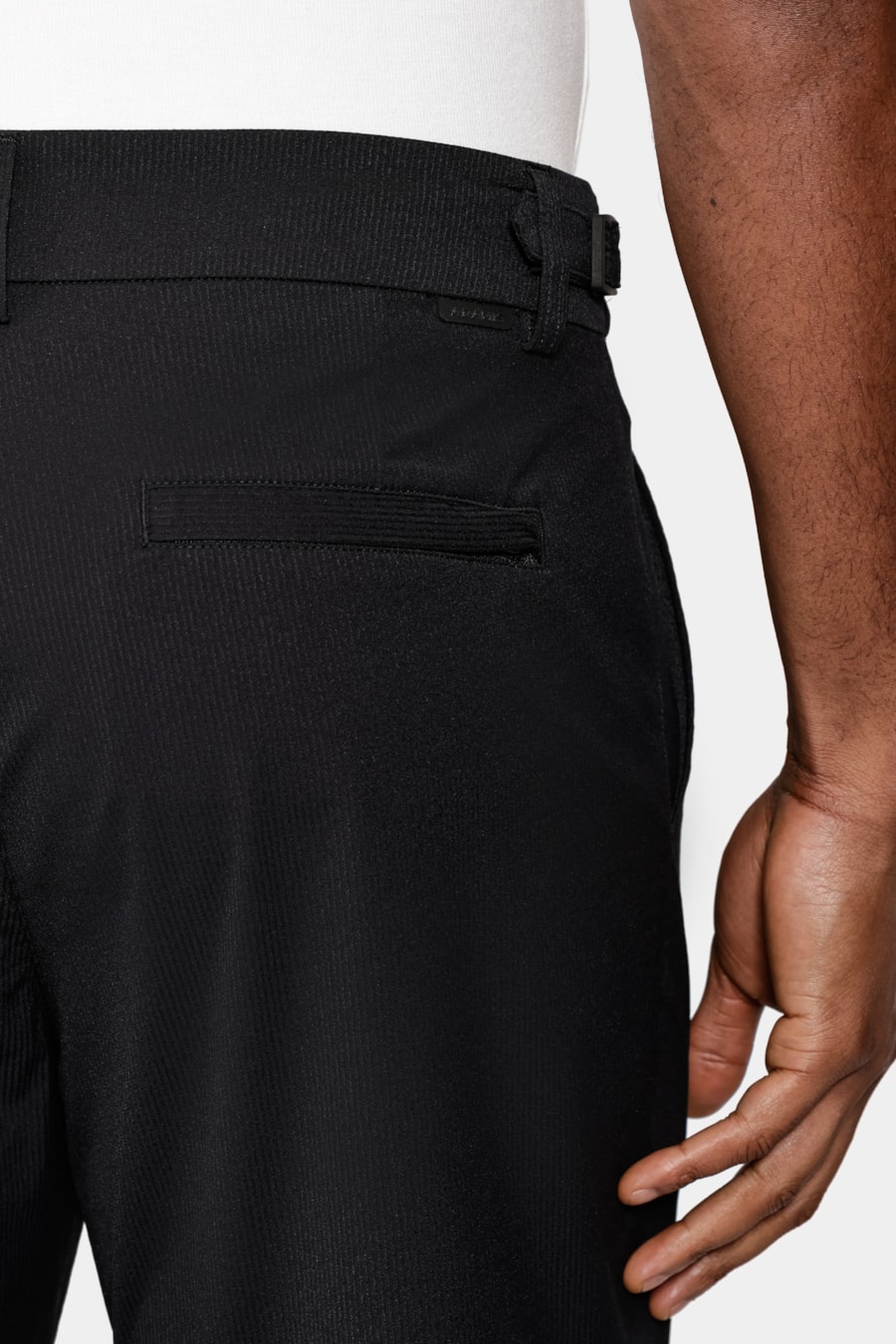 Short Tecnológico Com Fivela Textura Preto — foto 4 de 9