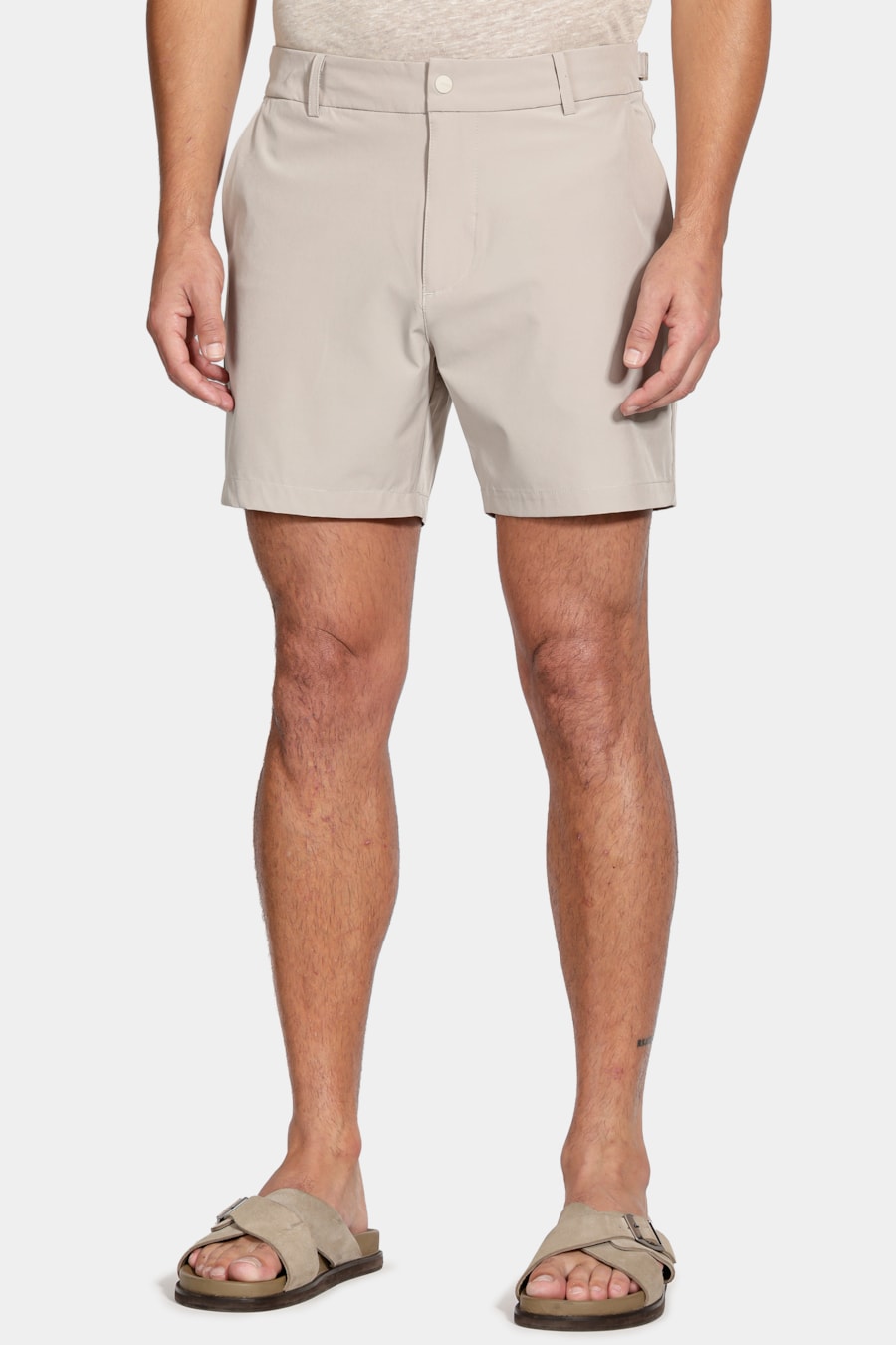 Shorts Tecnológico Com Fivela Areia — foto 1 de 9