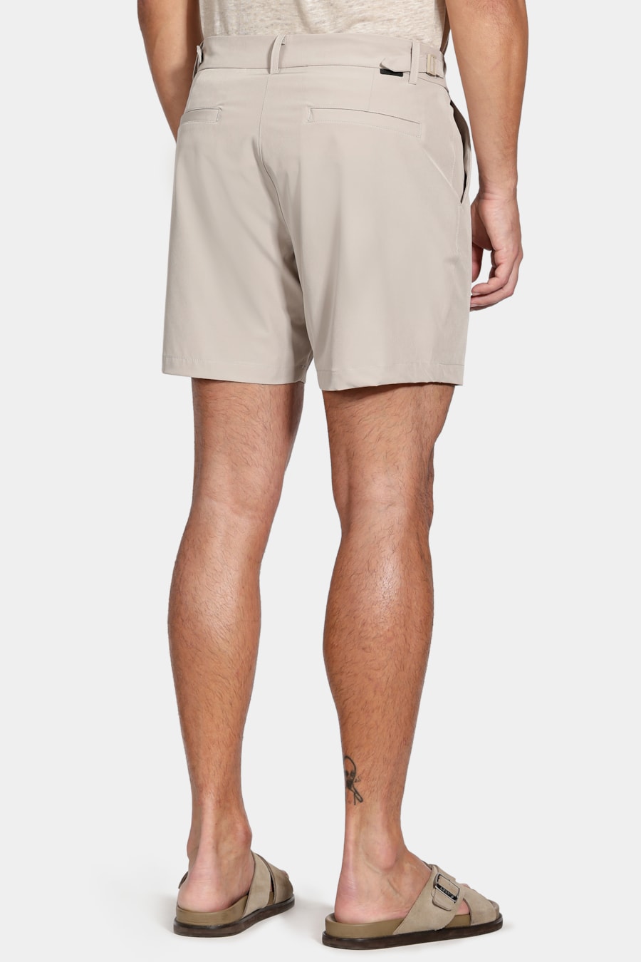 Shorts Tecnológico Com Fivela Areia — foto 5 de 9