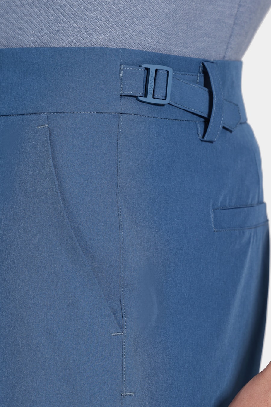 Shorts Tecnológico Com Fivela Azul Indigo — foto 3 de 5