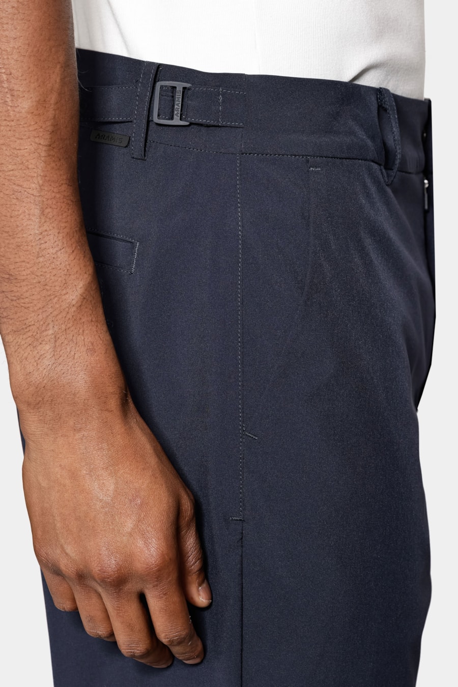 Shorts Tecnológico Com Fivela Marinho — foto 3 de 9