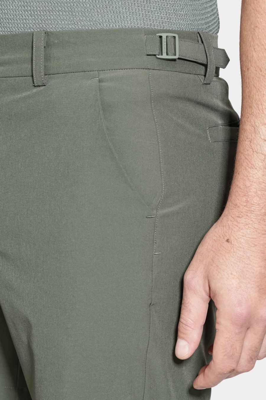 Shorts Tecnológico Com Fivela Verde Militar — foto 3 de 8