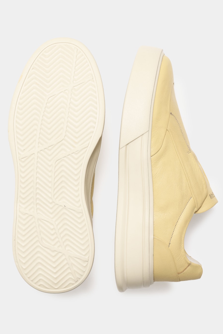 Tênis Couro Comfort Tech Amarelo — foto 5 de 6