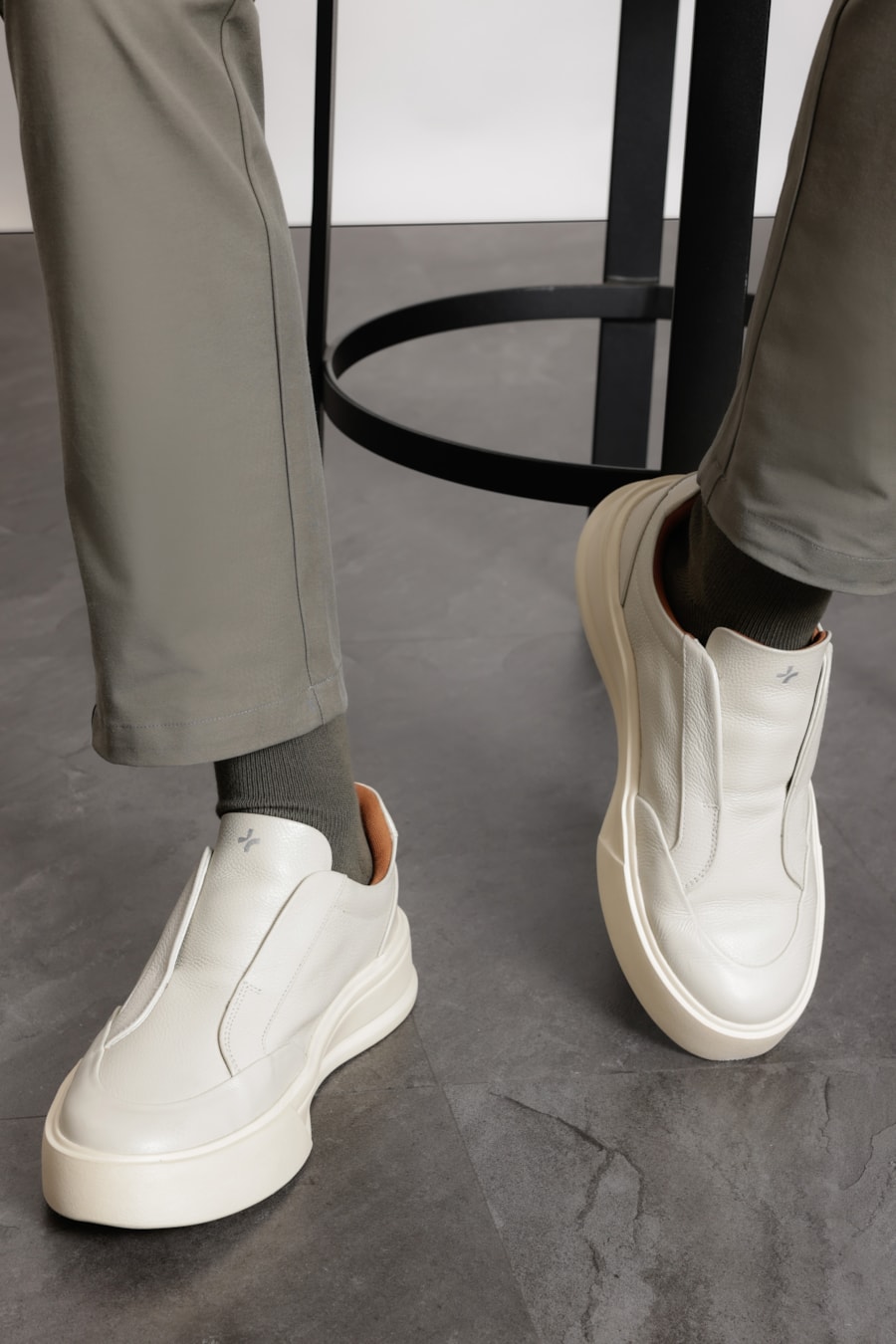 Tênis Couro Comfort Tech Off White — foto 3 de 7