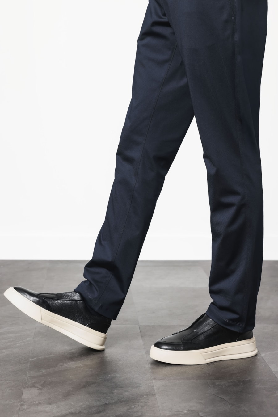 Tênis Couro Comfort Tech Preto C/Off White — foto 2 de 6