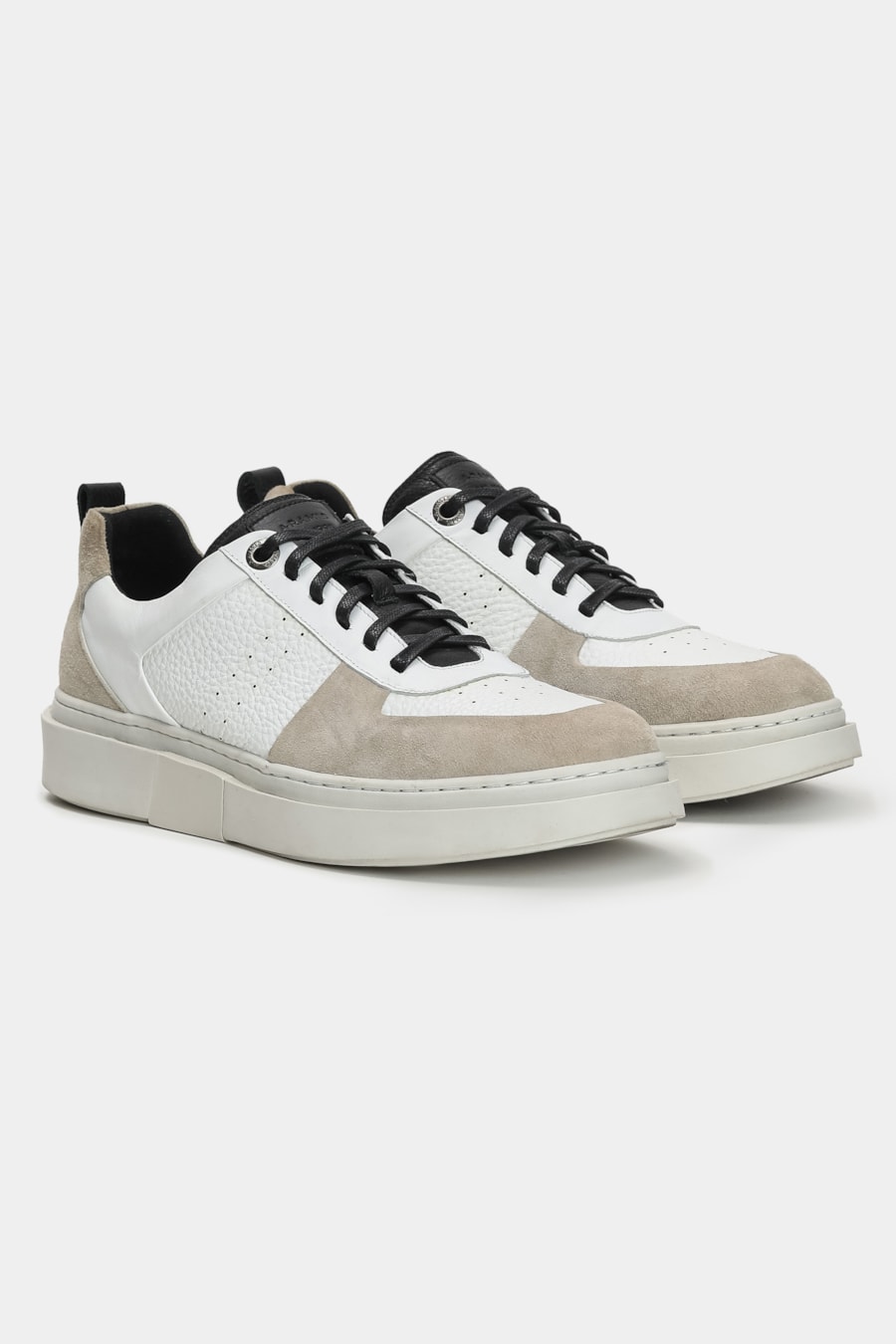 Tênis de Couro Dare Class Off White Com Preto — foto 3 de 6