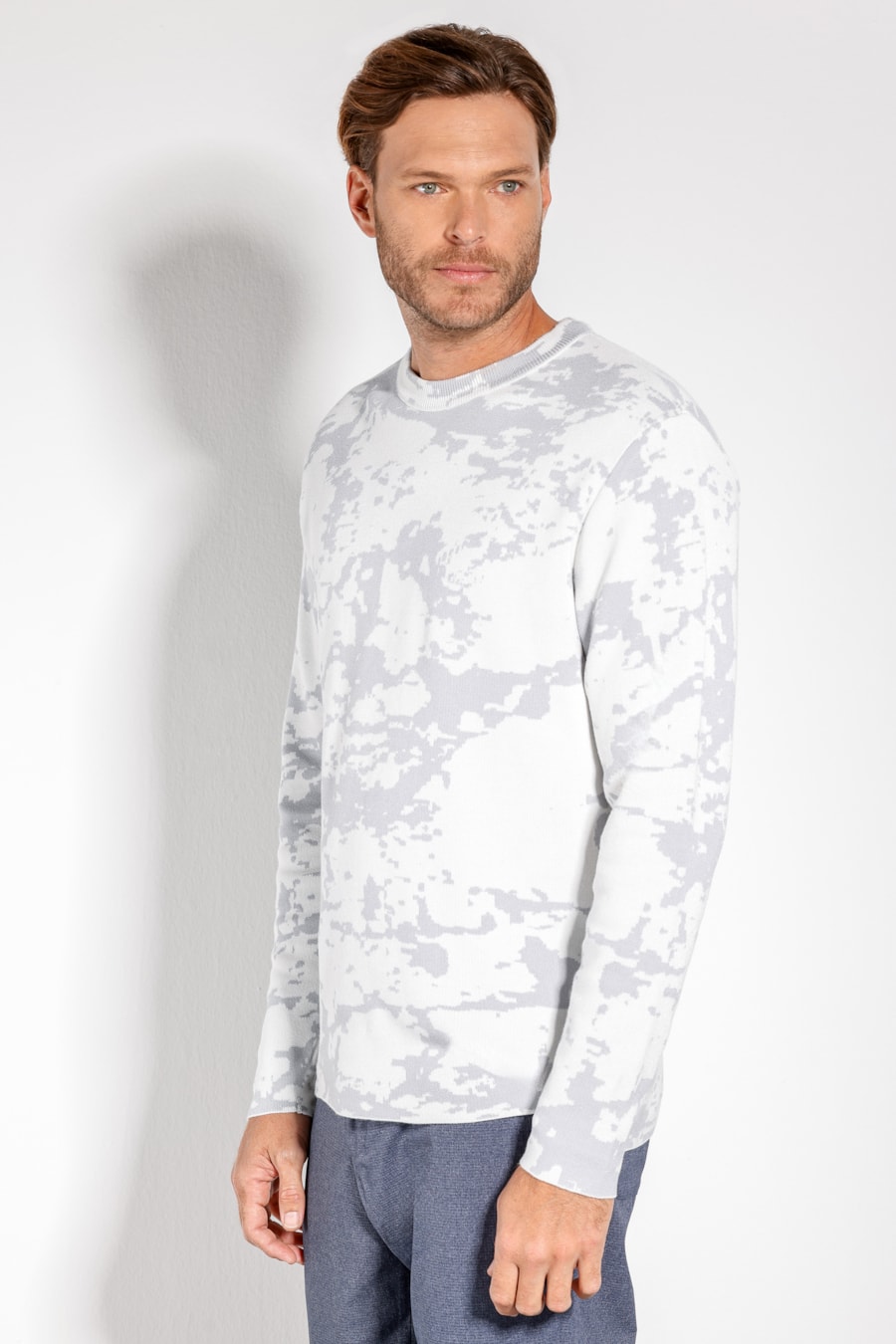 Tricot Manga Longa Jacquard Camuflado Cinza Com Gelo — foto 1 de 3